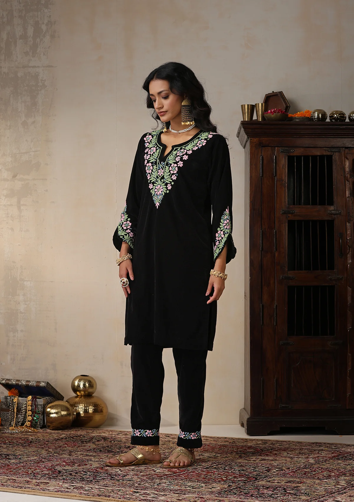 HOC Velvet Chikankari Solid Women's 2 PC Short Kurta Set - Black - Healthber
