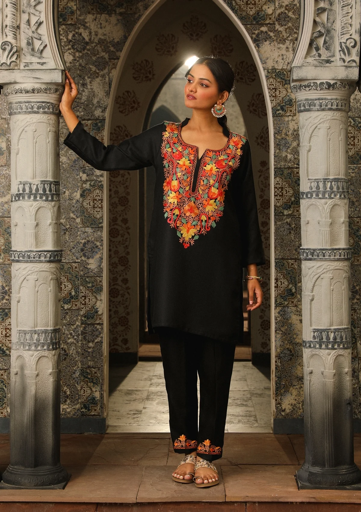 HOC Aari Woollen Straight Short Kurta Set-Black - Healthber