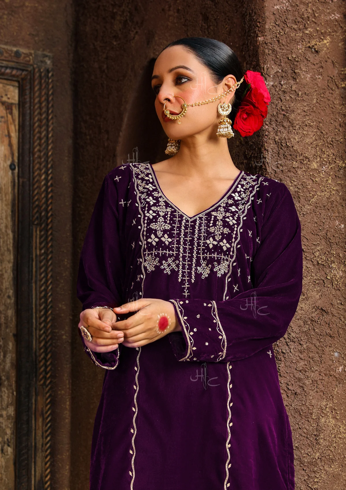 Rumi Embroidered Velvet Straight Kurta Set - Healthber