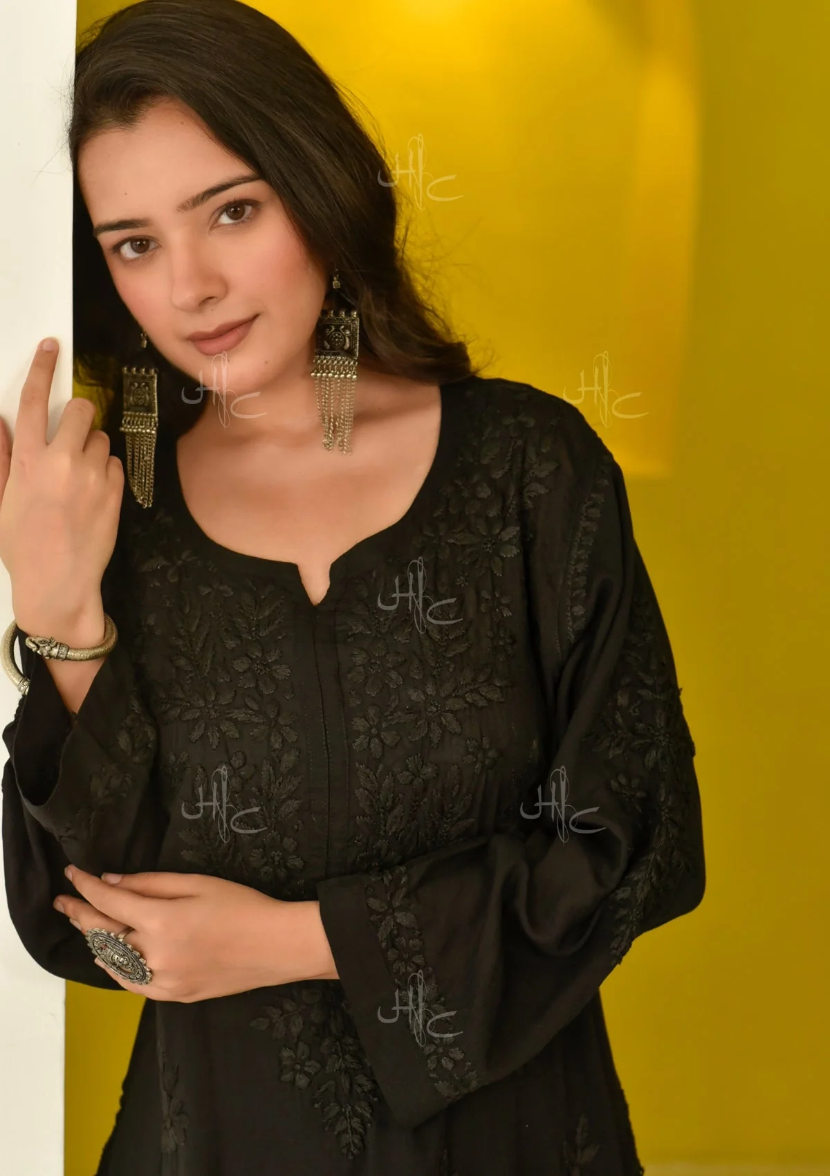 HOC Fenal Chikankari Modal Straight Kurta - Black - Healthber