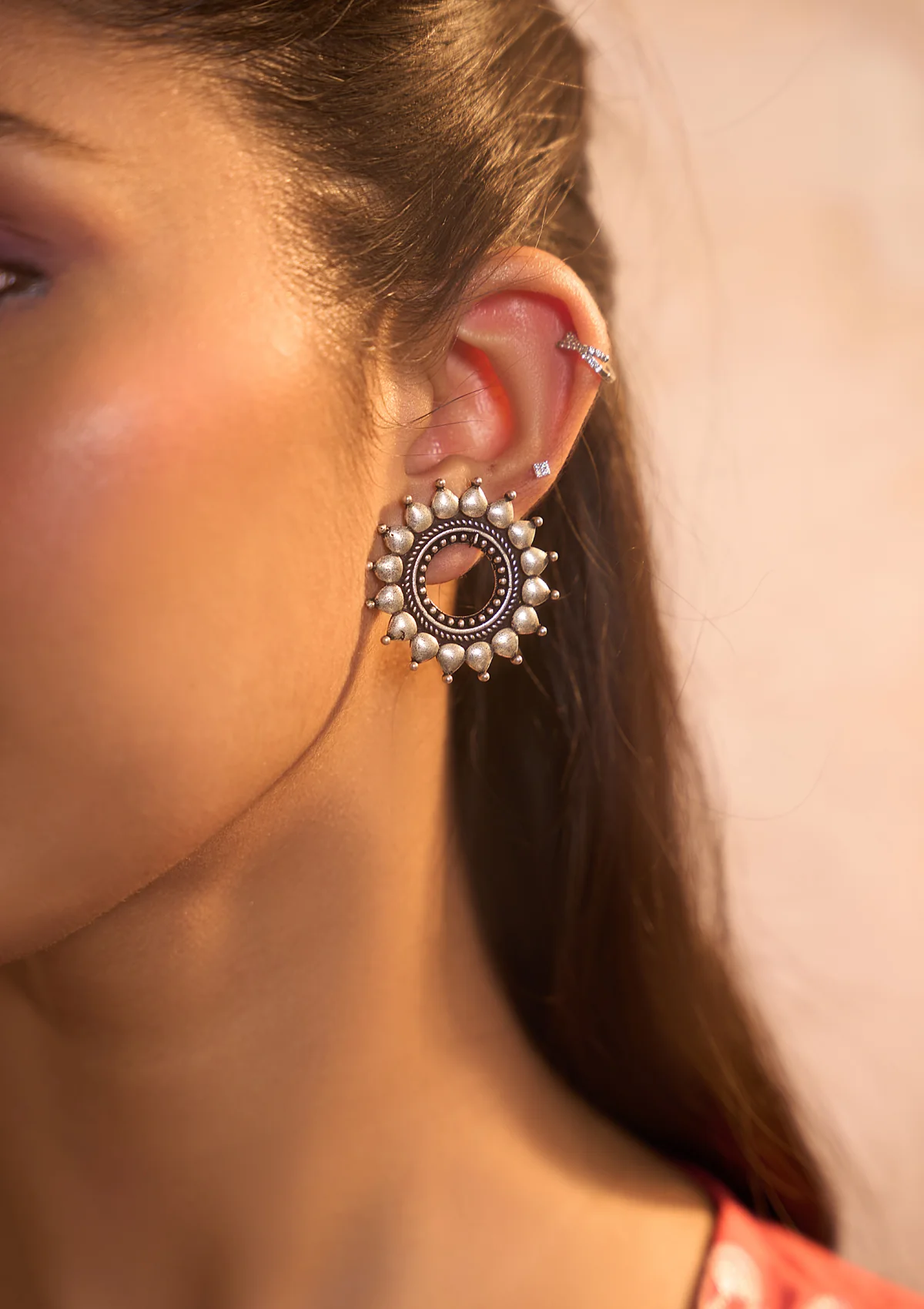 HOC Handcrafted Silver Tone Flower Stud Earrings - Healthber