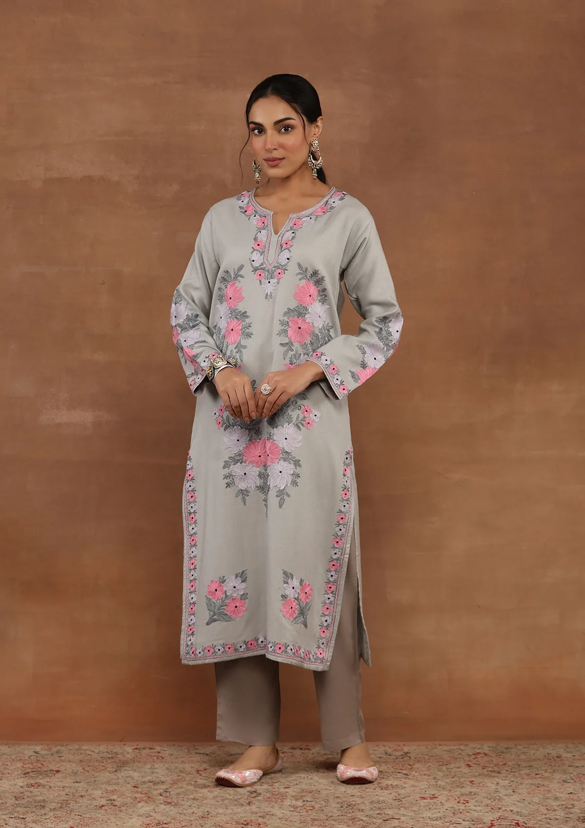 HOC Kasmira Aari Woollen Straight Kurta - Healthber