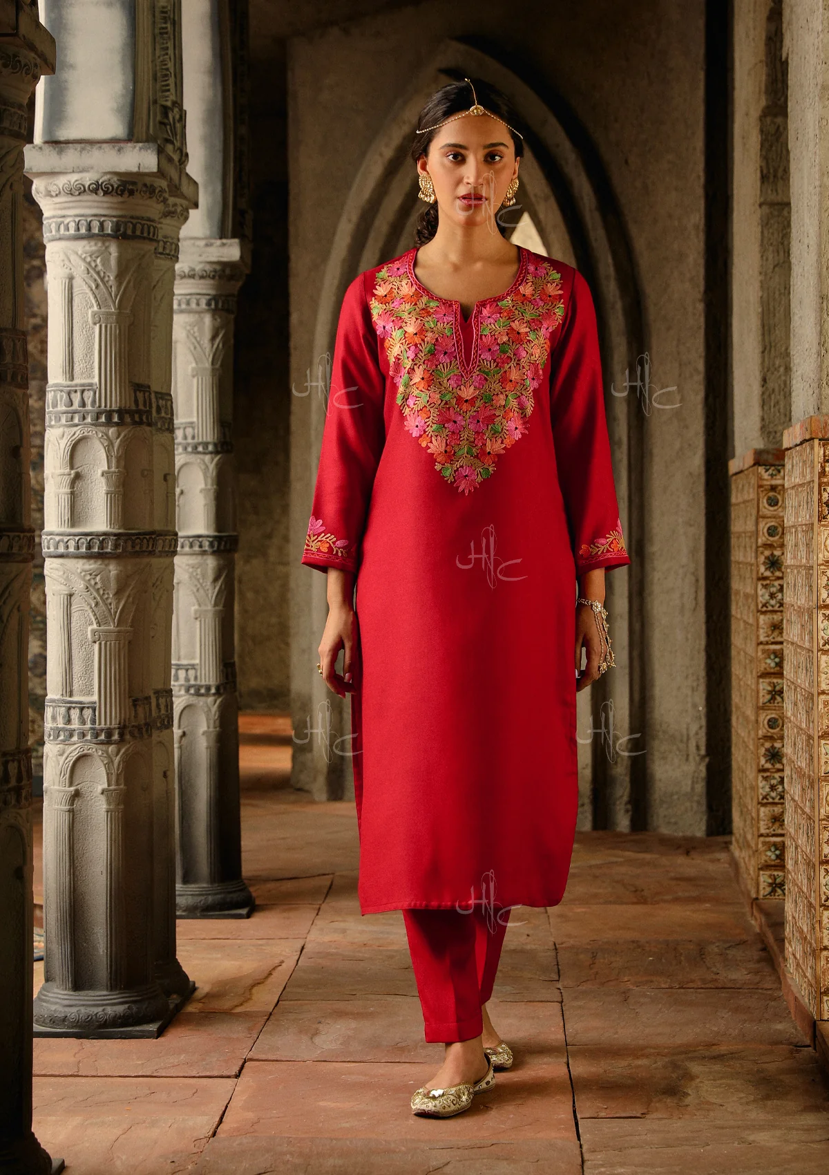 HOC Kasmira Aari Woollen Straight Kurta Set - Healthber