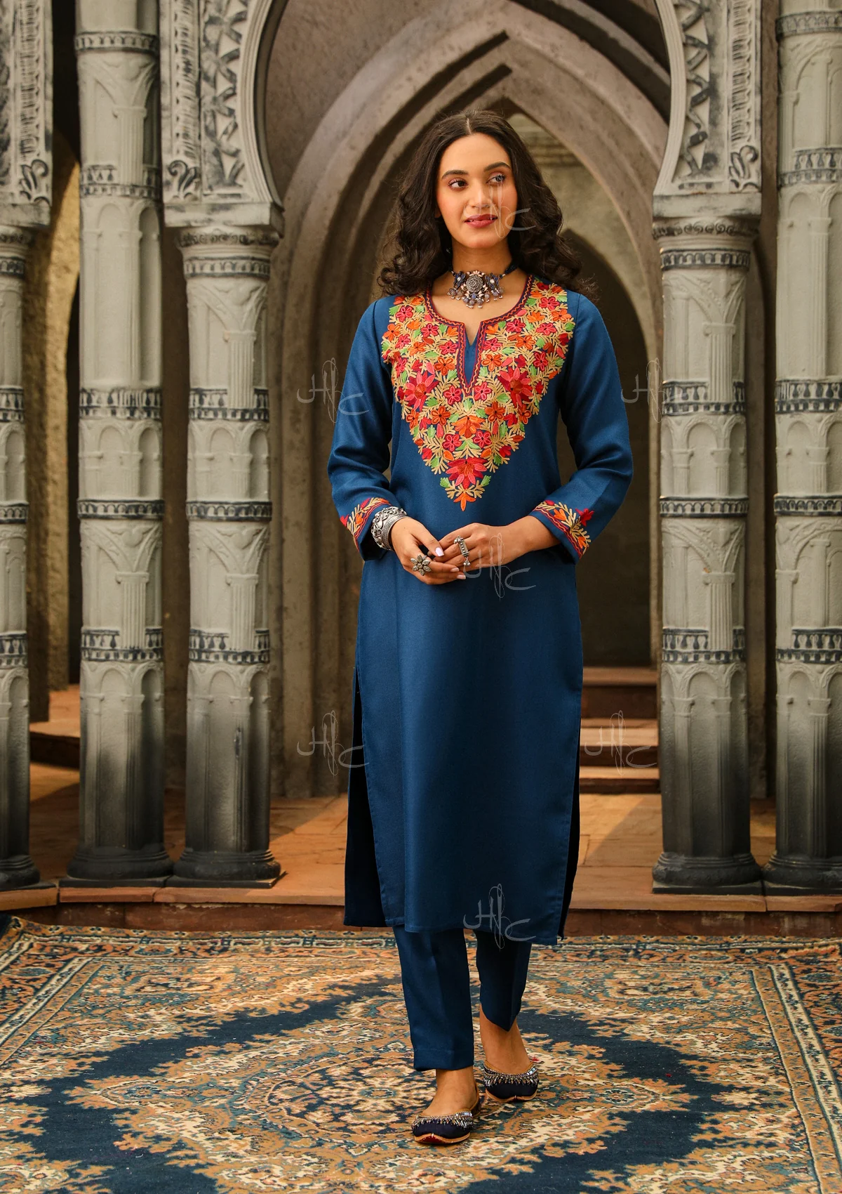 HOC Aari Woollen Straight Kurta Set- Blue - Healthber