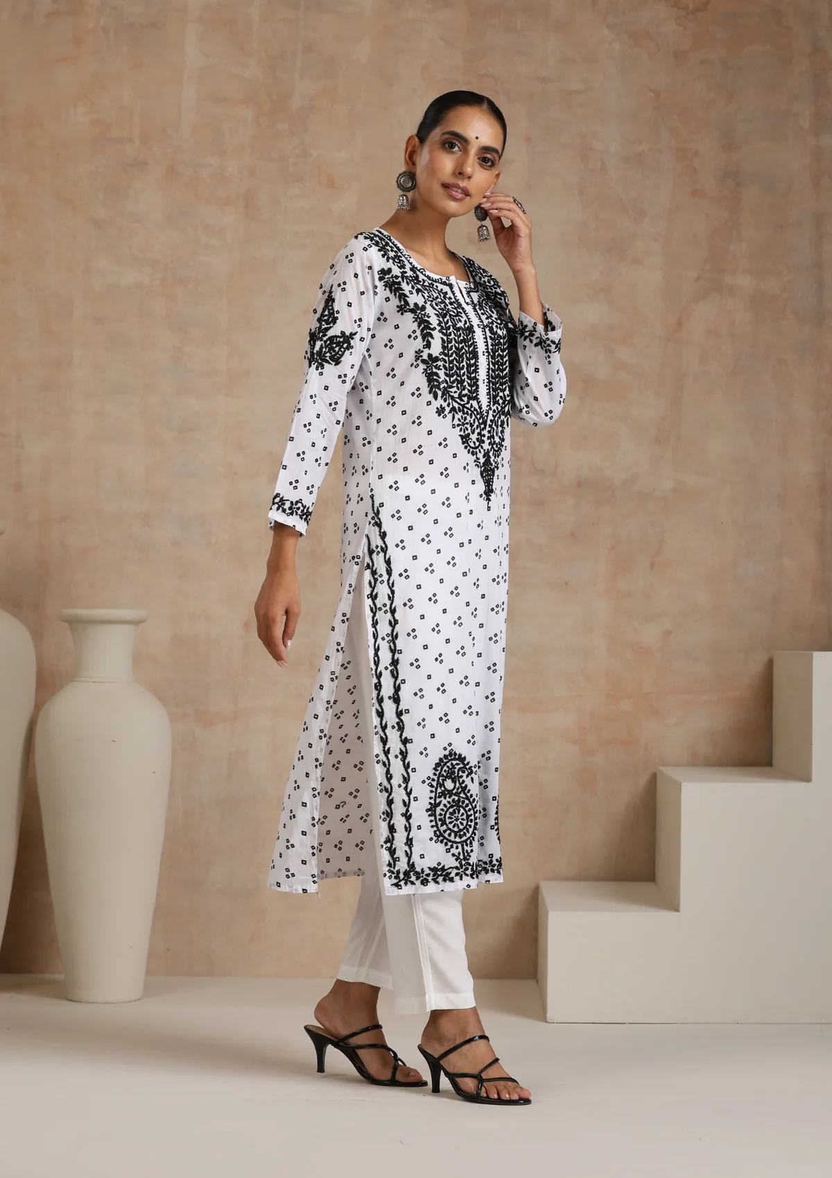 HOC Naji Chikankari Mulmul Printed Straight Kurta- White - Healthber