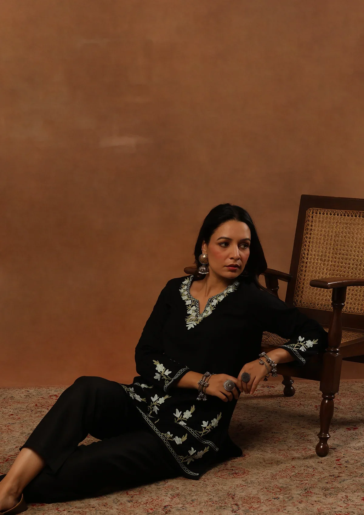 HOC Aari Embroidered Woollen Solid Women's Short Kurta - Black - Healthber