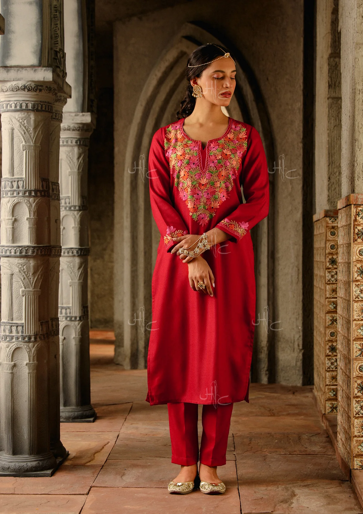 HOC Kasmira Aari Woollen Straight Kurta Set - Healthber