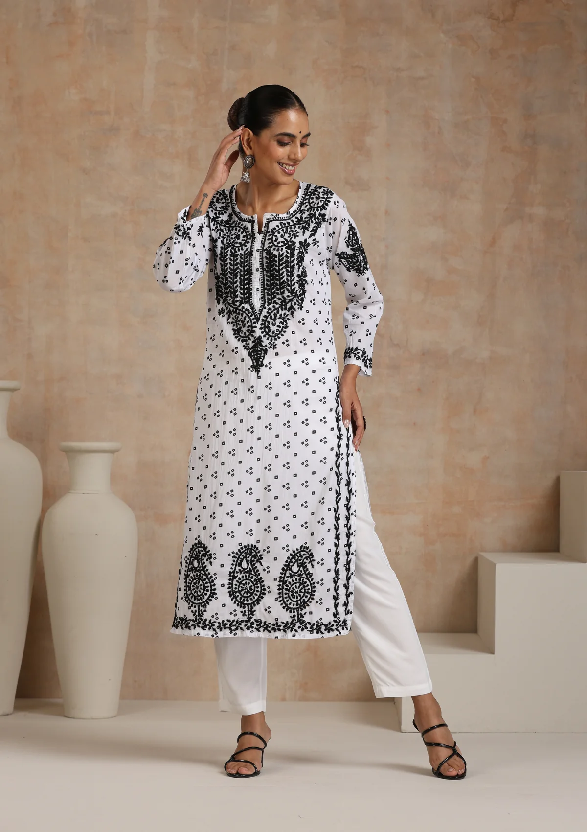 HOC Naji Chikankari Mulmul Printed Straight Kurta- White - Healthber
