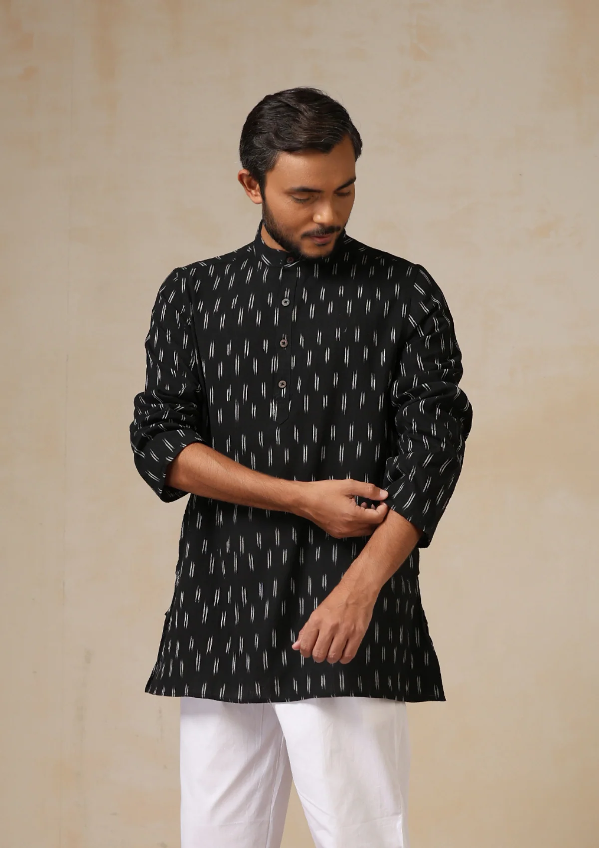 HOC Ikkat Cotton Solid Men's Short Kurta - Black - Healthber