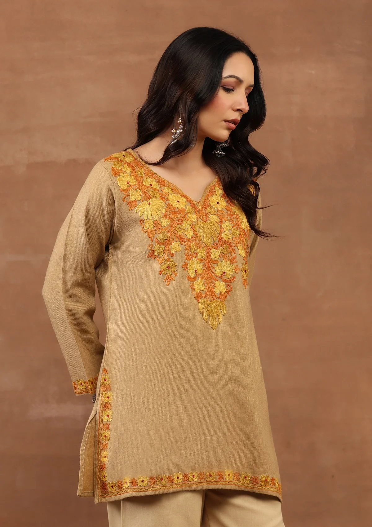 HOC Kasmira Aari Woollen Short Kurta - Healthber