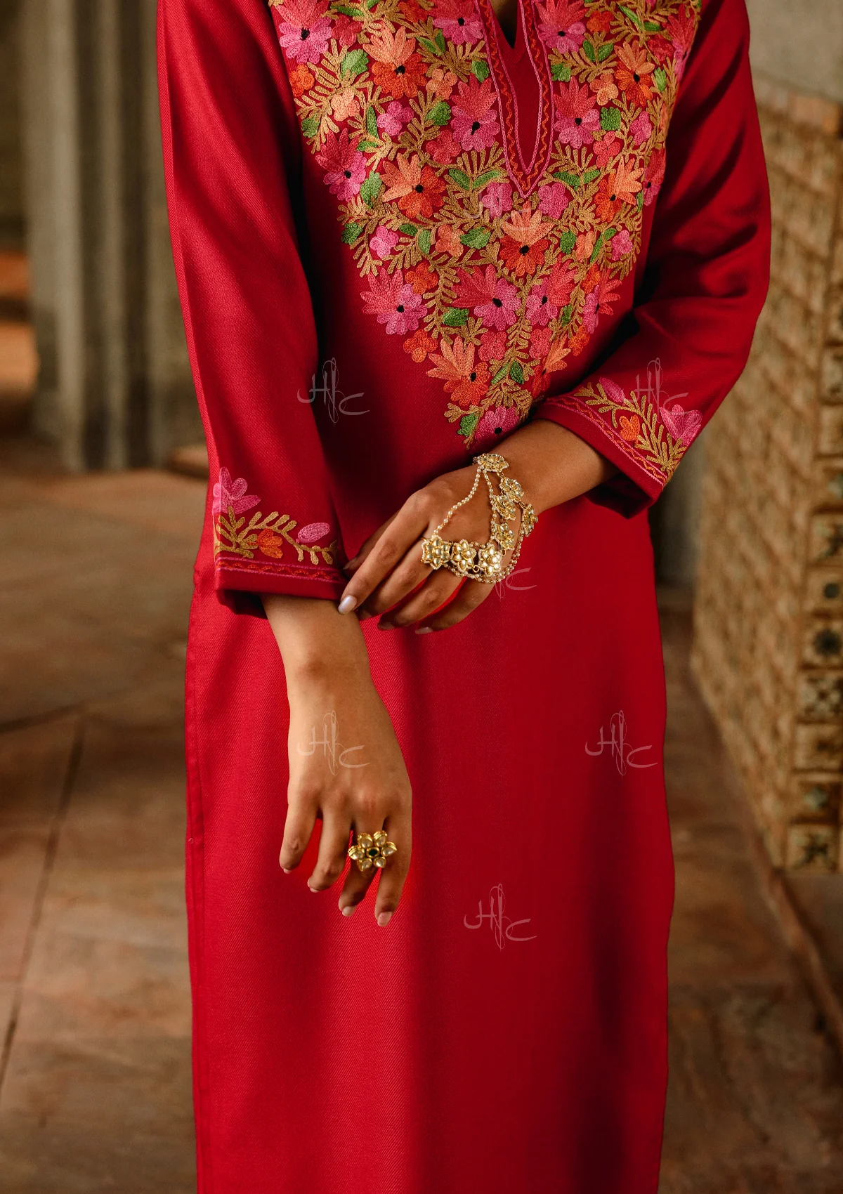 HOC Kasmira Aari Woollen Straight Kurta Set - Healthber