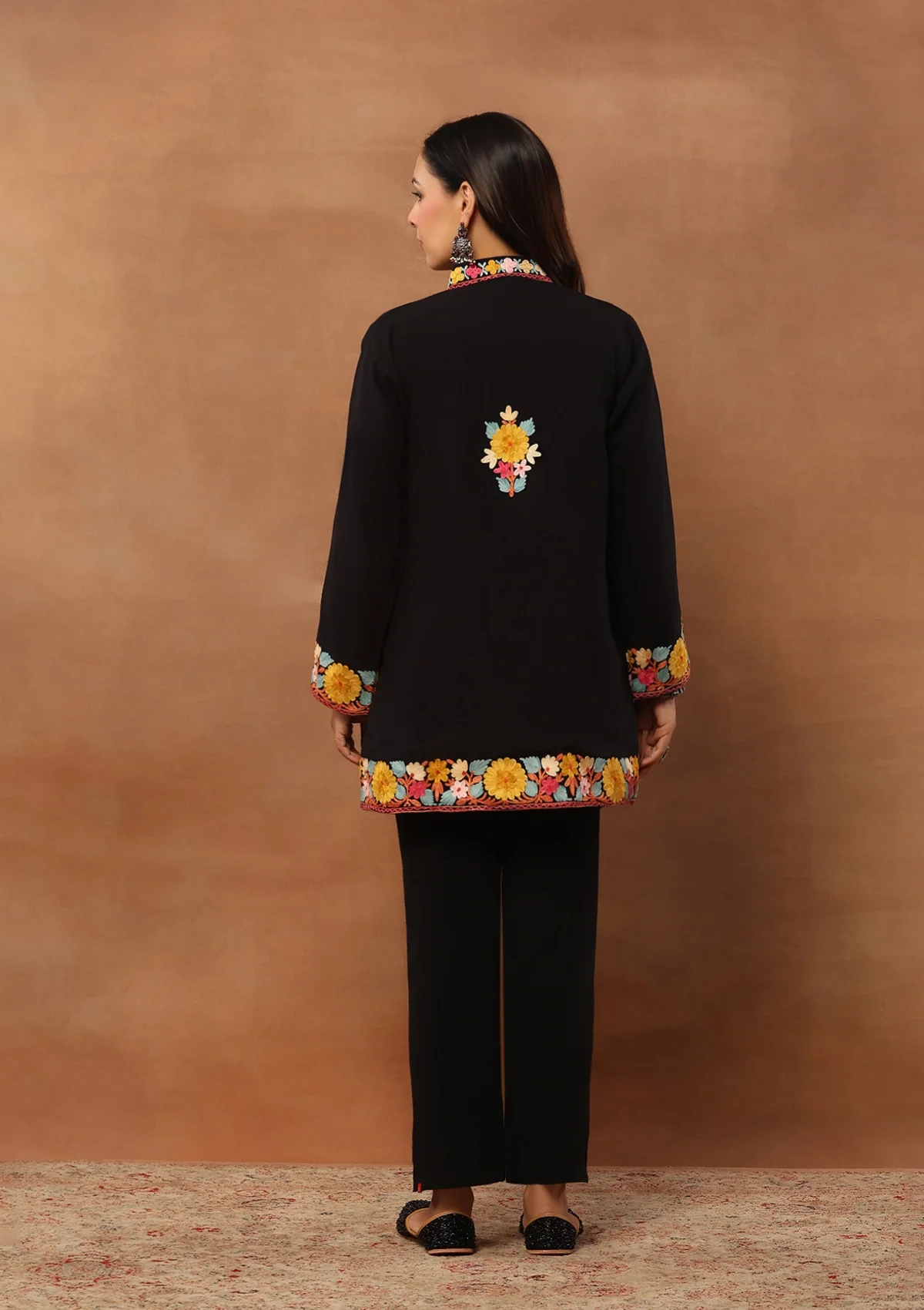 HOC Kasmira Aari Woollen Short Jacket - Healthber