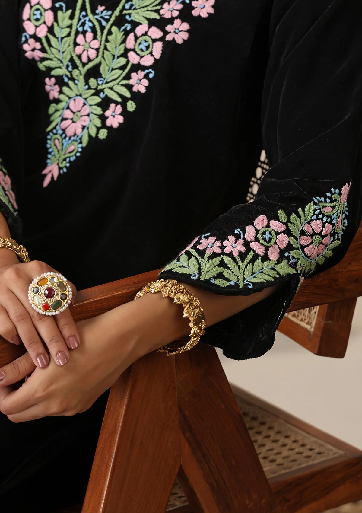 HOC Velvet Chikankari Solid Women's 2 PC Short Kurta Set - Black - Healthber