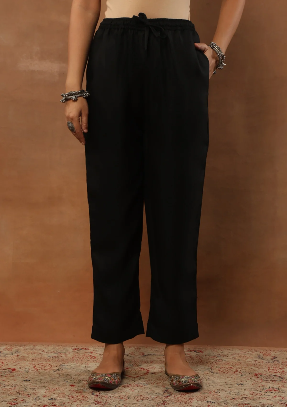 HOC Woollen Aari Embroidered Solid Women's 2 PC Long Kurta Set - Black - Healthber