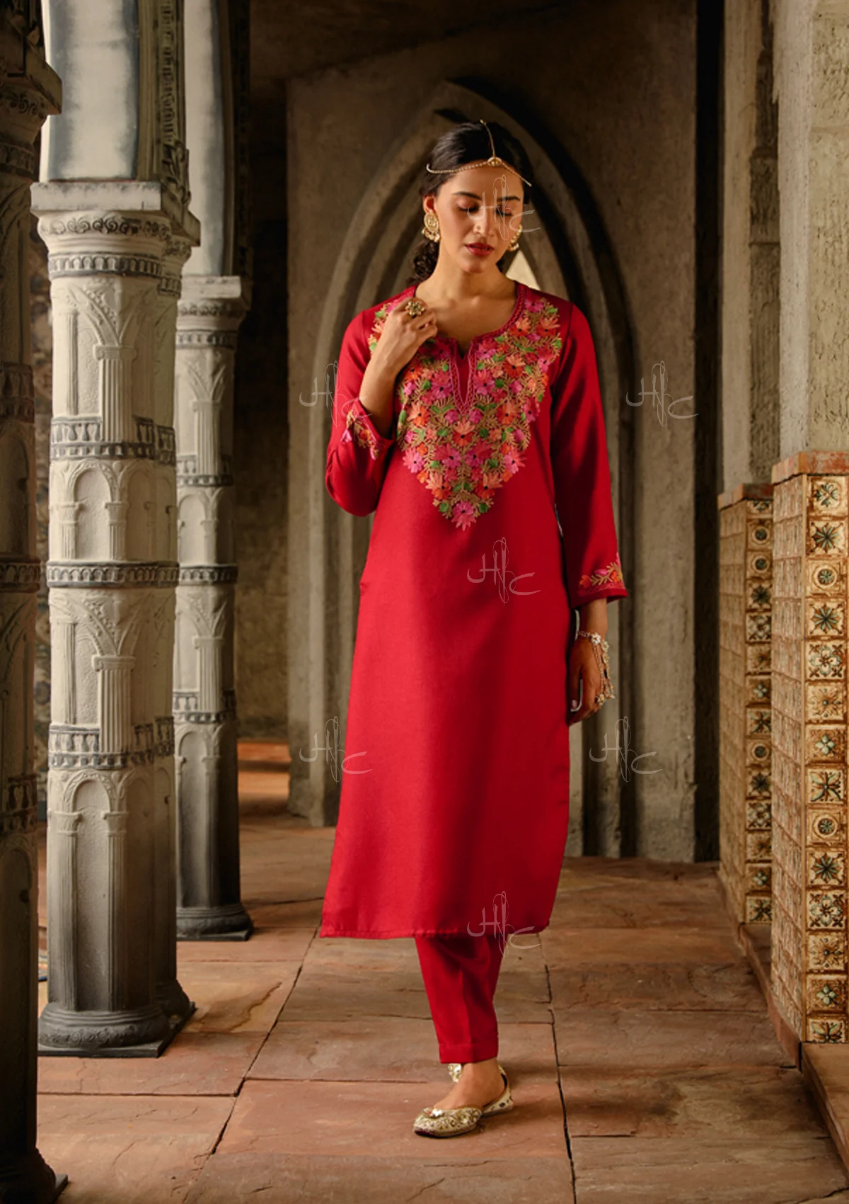 HOC Kasmira Aari Woollen Straight Kurta Set - Healthber