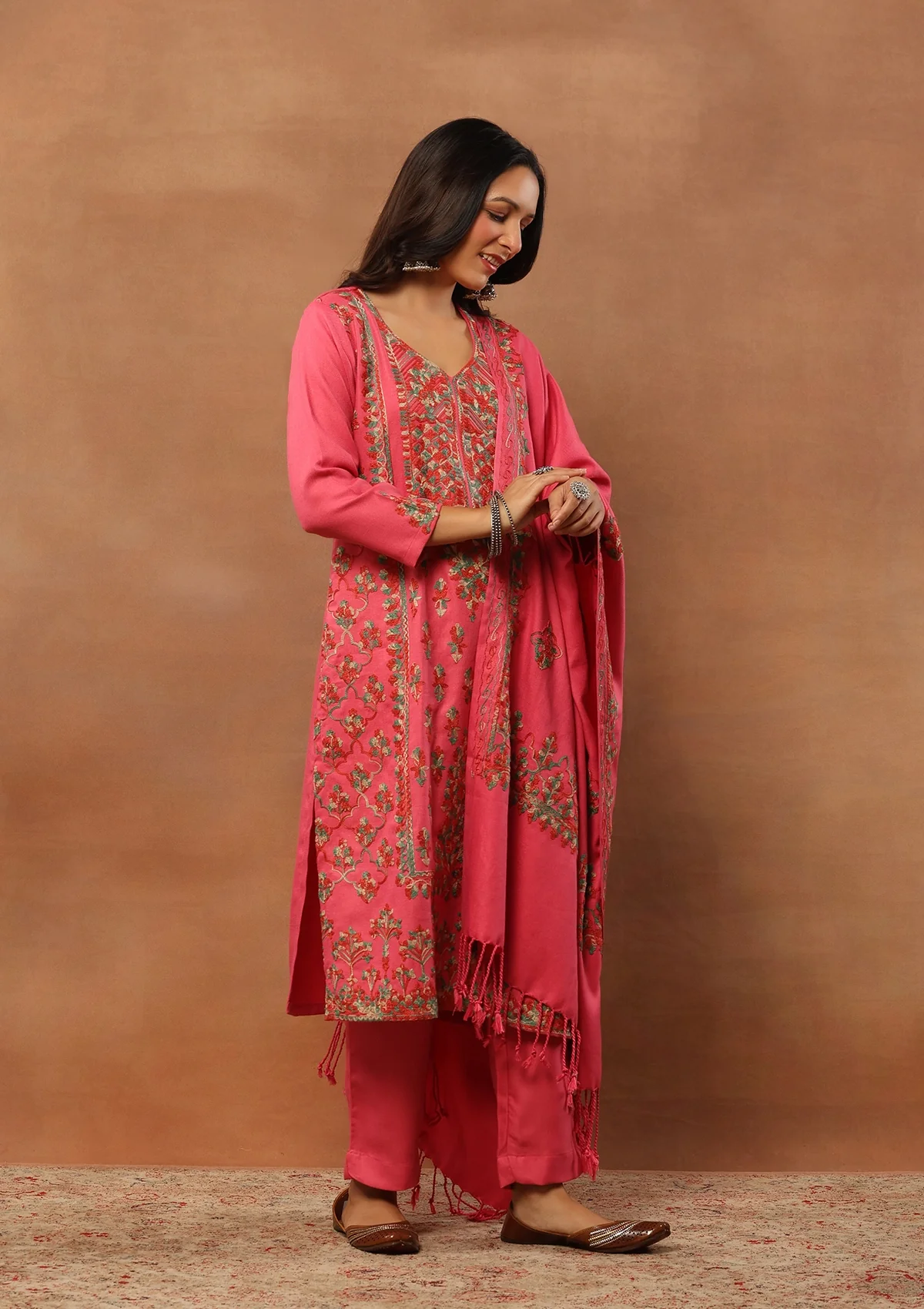 HOC Aari Woollen Straight Kurta Set with Dupatta - Healthber