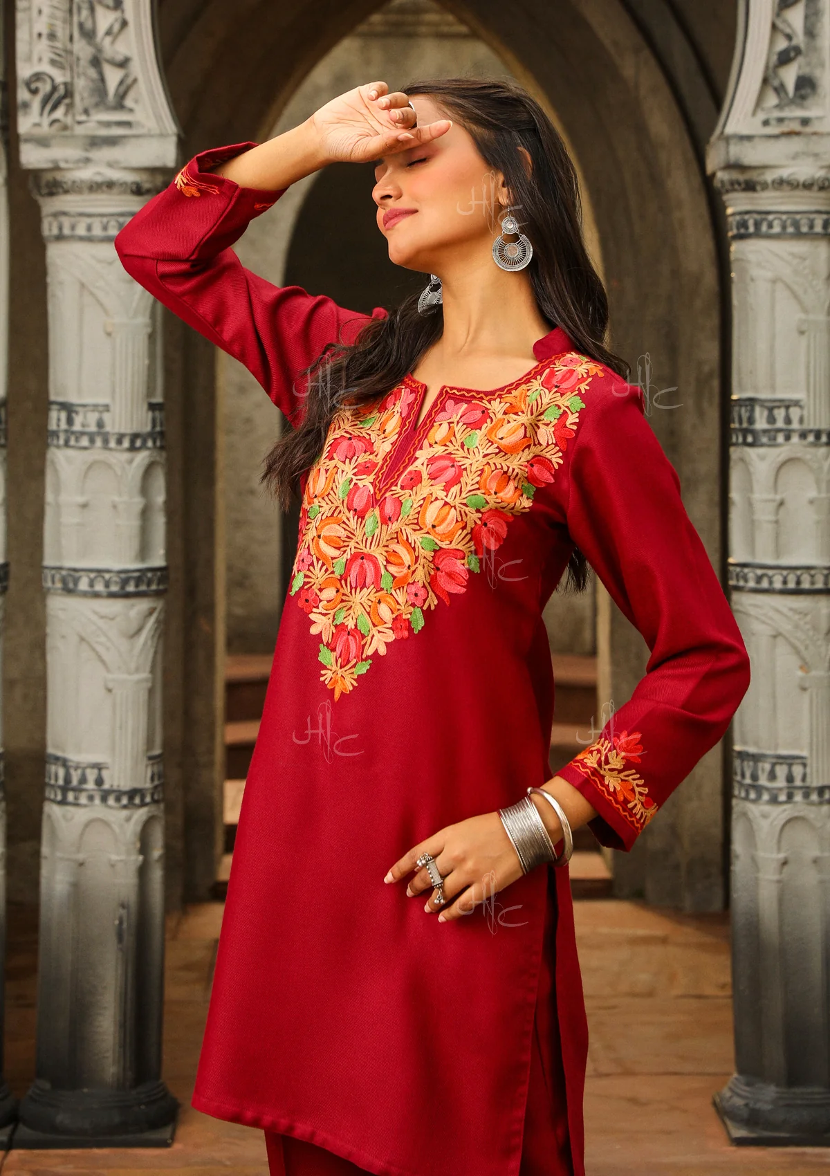 HOC Aari Woollen Straight Short Kurta Set- Maroon - Healthber