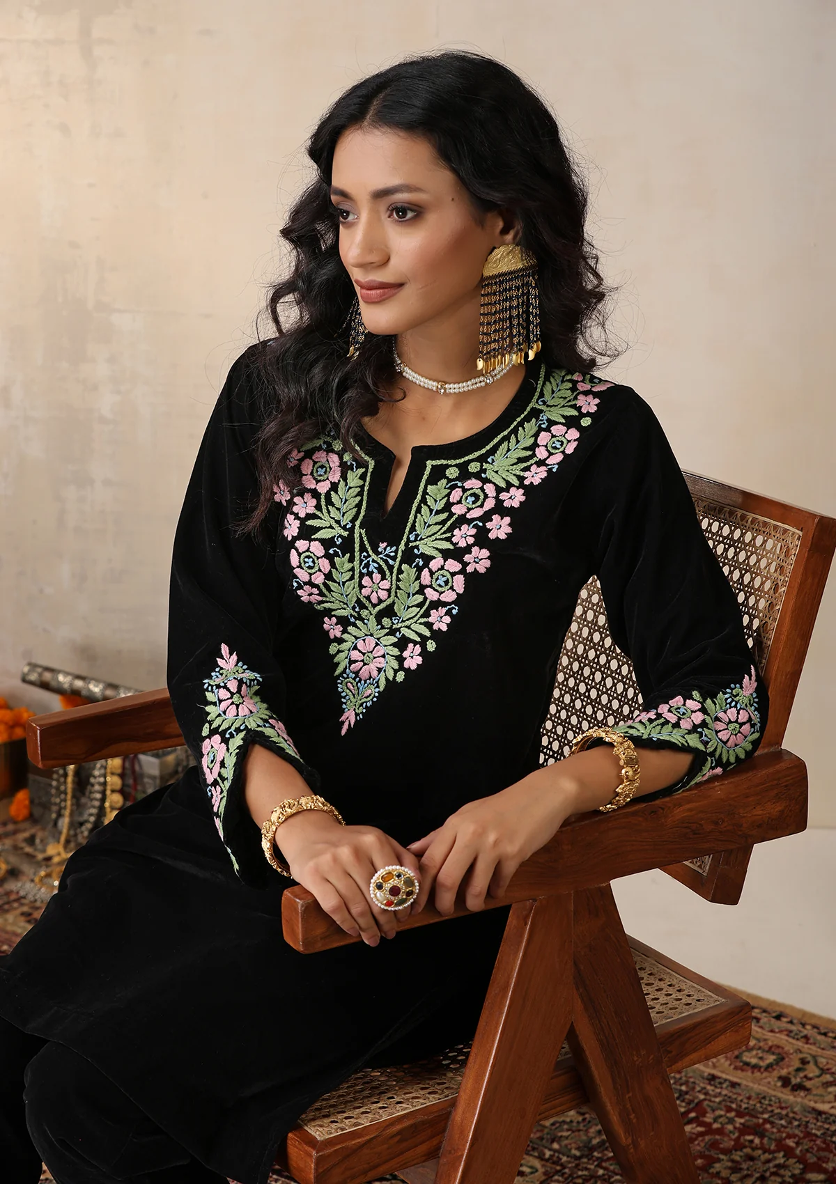 HOC Velvet Chikankari Solid Women's 2 PC Short Kurta Set - Black - Healthber