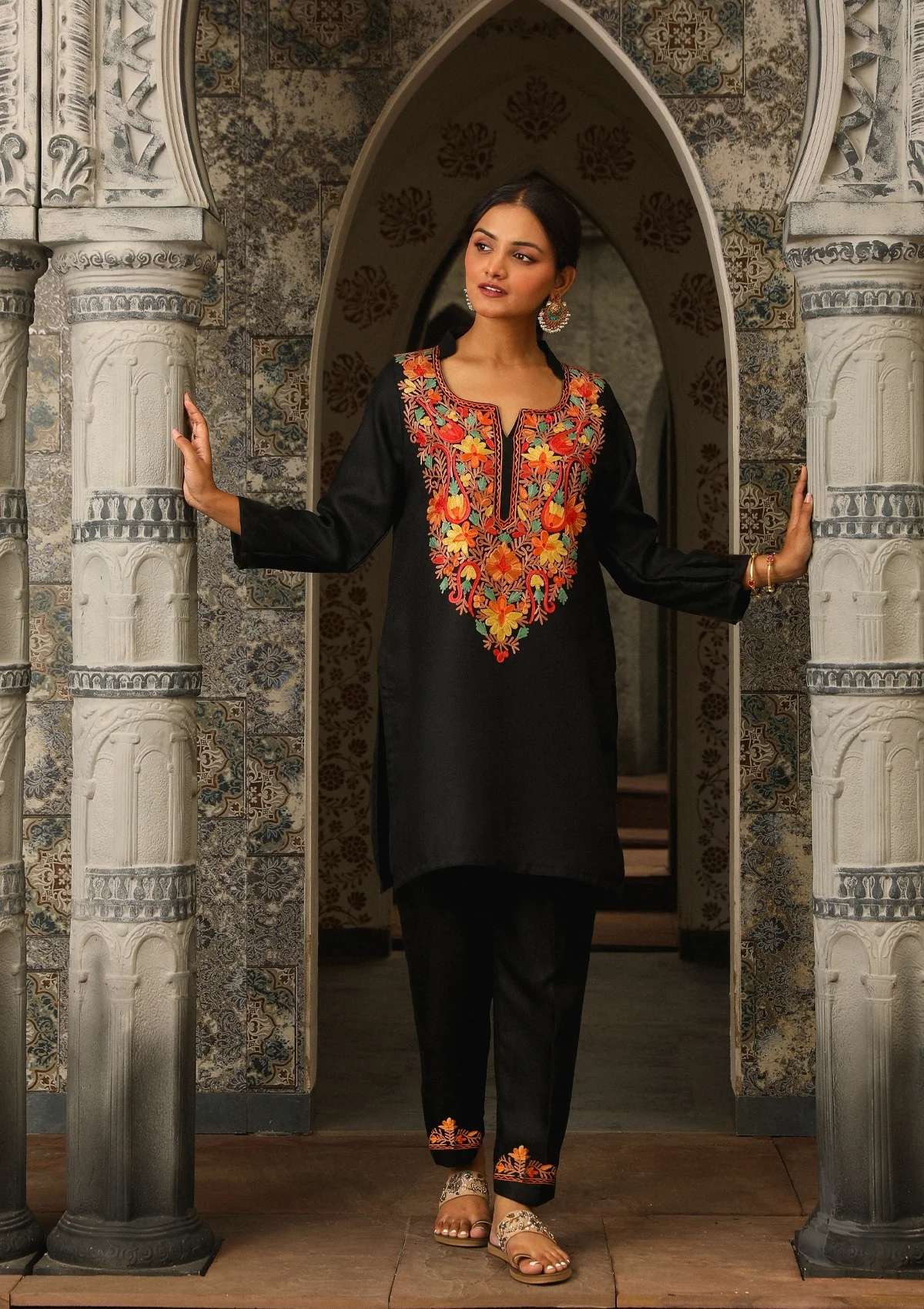 HOC Aari Woollen Straight Short Kurta Set-Black - Healthber