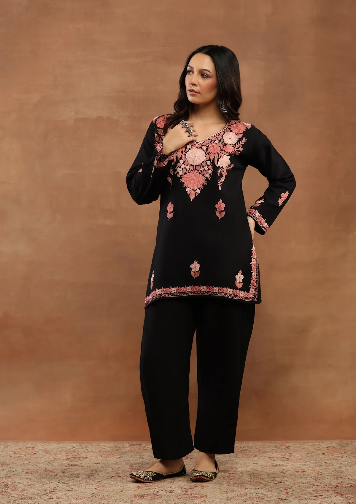 HOC Kasmira Aari Woollen Short Kurta - Healthber