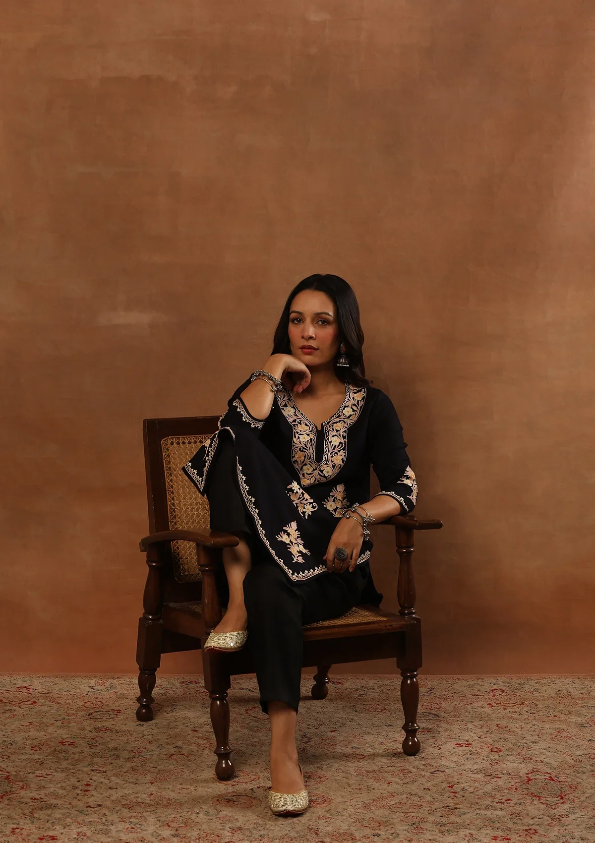 HOC Aari Embroidered Woollen Solid Women's Long Kurta - Black - Healthber