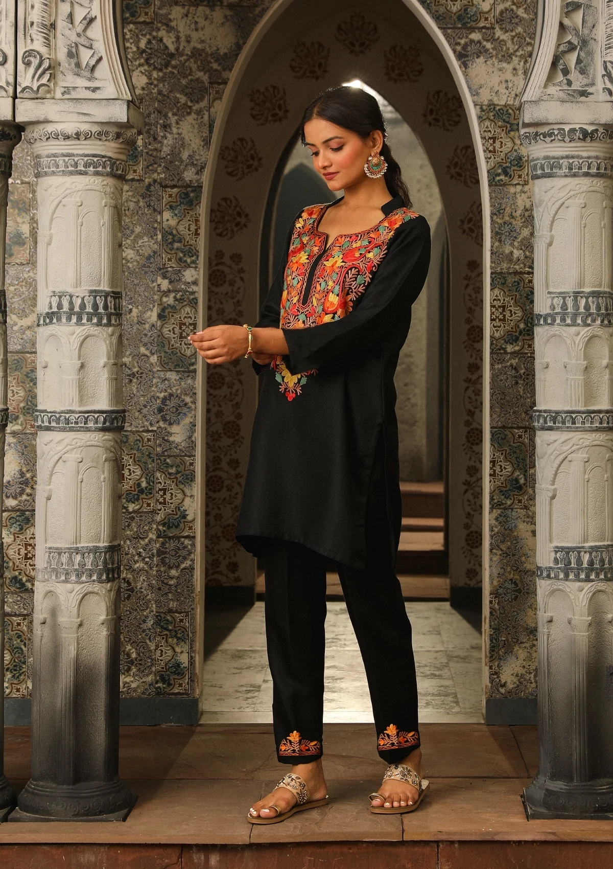 HOC Aari Woollen Straight Short Kurta Set-Black - Healthber
