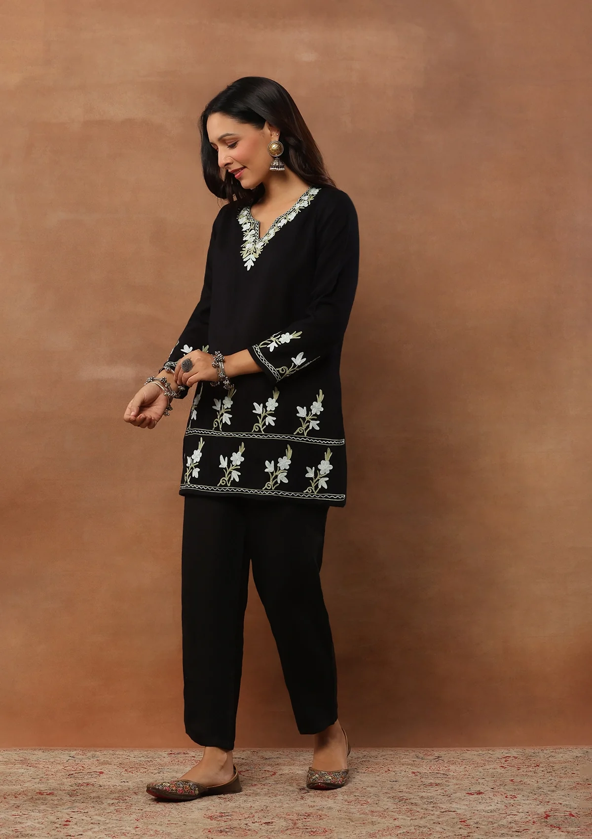 HOC Aari Embroidered Woollen Solid Women's Short Kurta - Black - Healthber