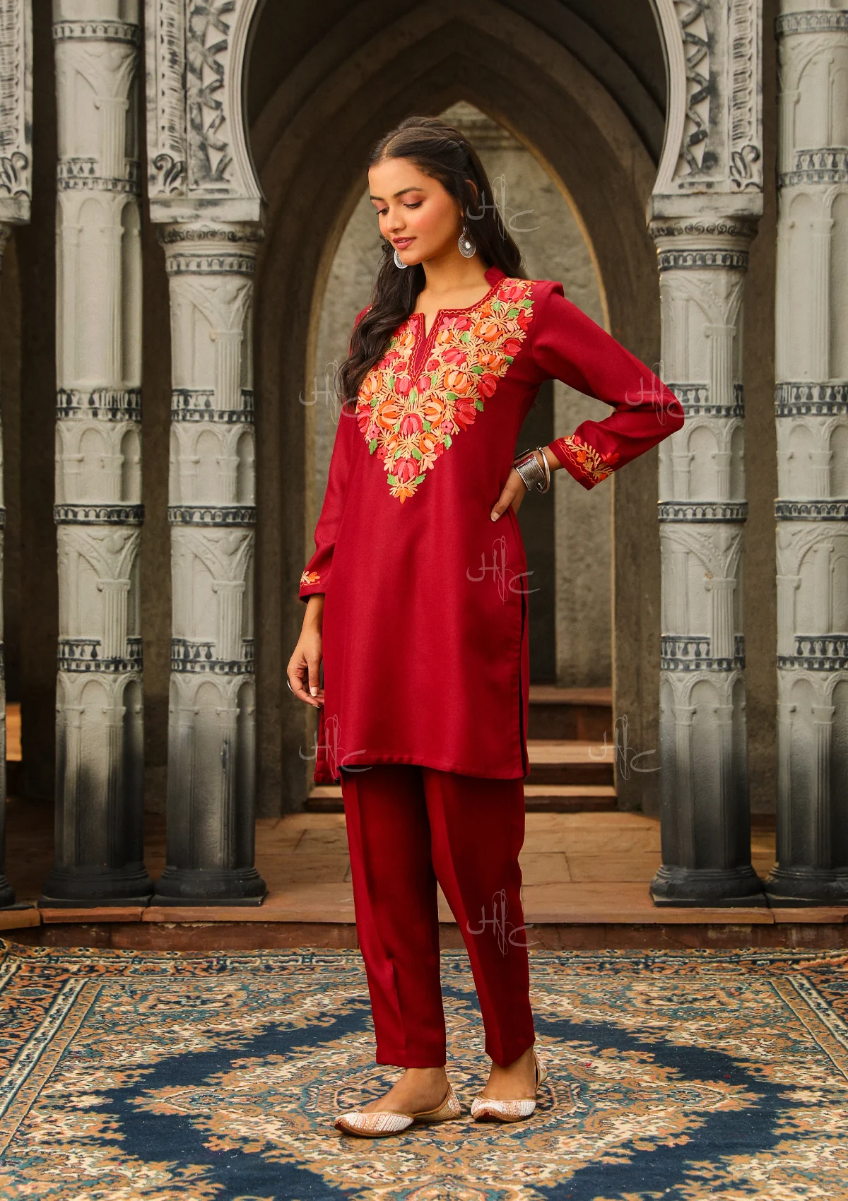 HOC Aari Woollen Straight Short Kurta Set- Maroon - Healthber