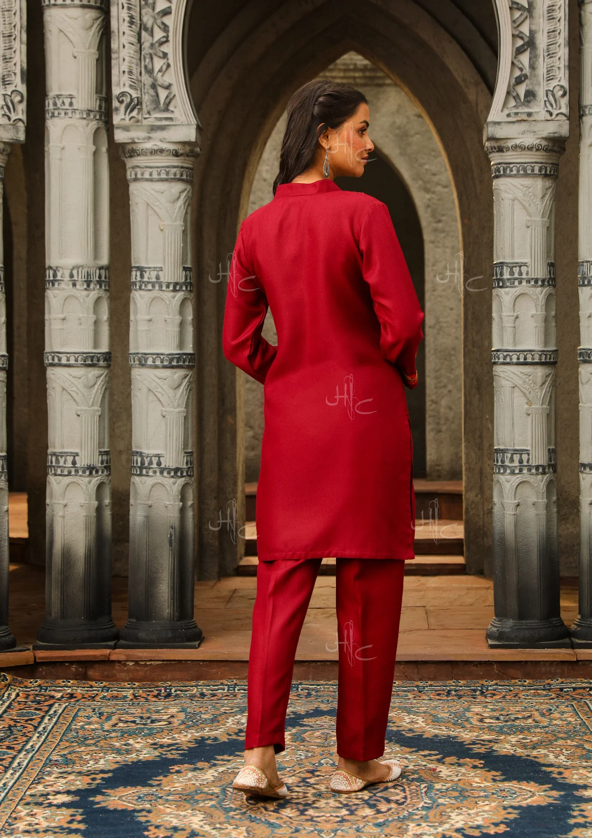 HOC Aari Woollen Straight Short Kurta Set- Maroon - Healthber