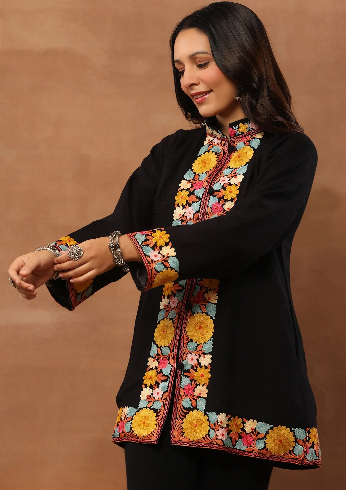 HOC Kasmira Aari Woollen Short Jacket - Healthber