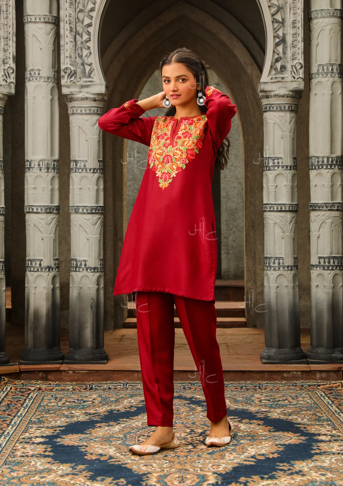 HOC Aari Woollen Straight Short Kurta Set- Maroon - Healthber