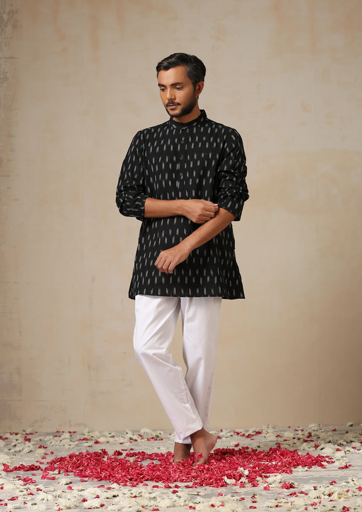 HOC Ikkat Cotton Solid Men's Short Kurta - Black - Healthber