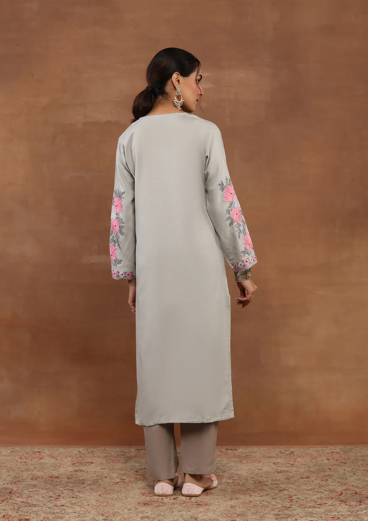 HOC Kasmira Aari Woollen Straight Kurta - Healthber