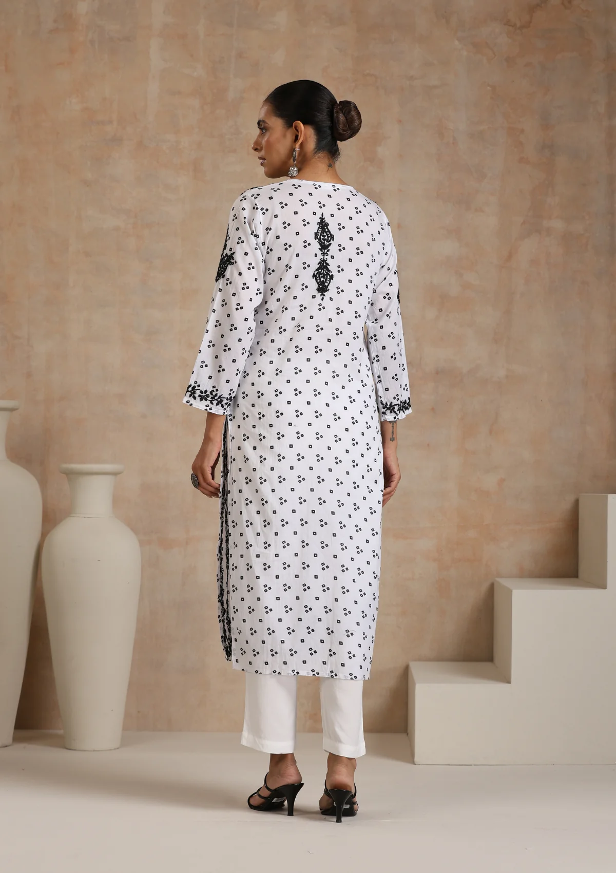 HOC Naji Chikankari Mulmul Printed Straight Kurta- White - Healthber