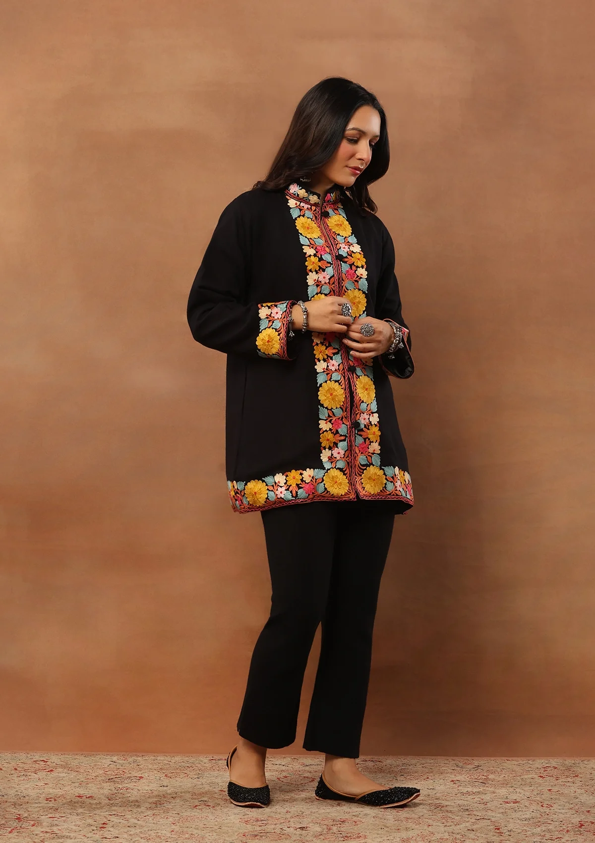 HOC Kasmira Aari Woollen Short Jacket - Healthber