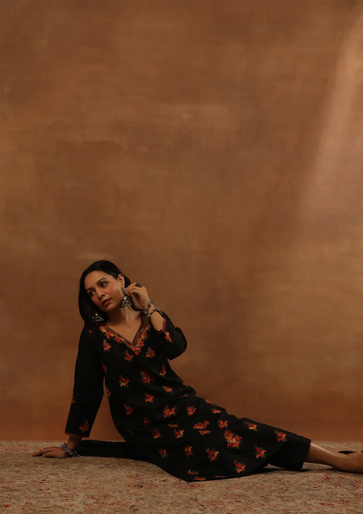 HOC Woollen Aari Embroidered Solid Women's 2 PC Long Kurta Set - Black - Healthber