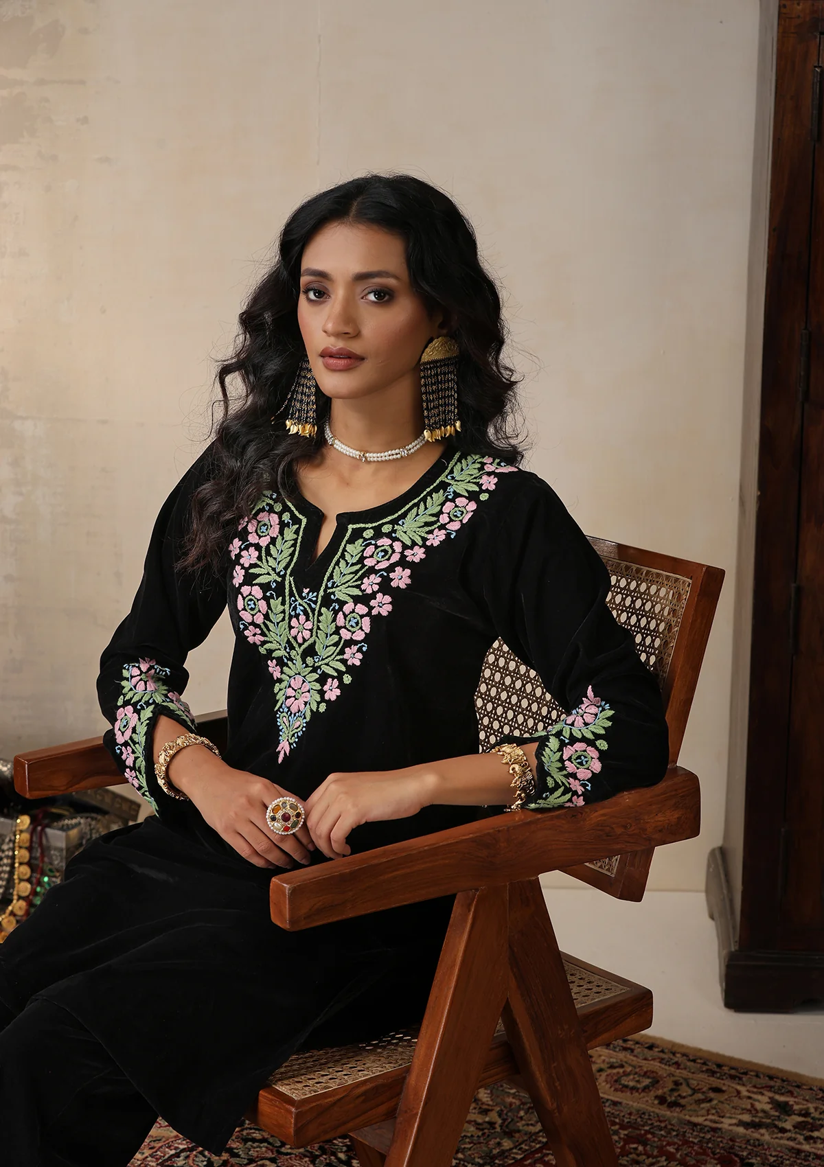 HOC Velvet Chikankari Solid Women's 2 PC Short Kurta Set - Black - Healthber