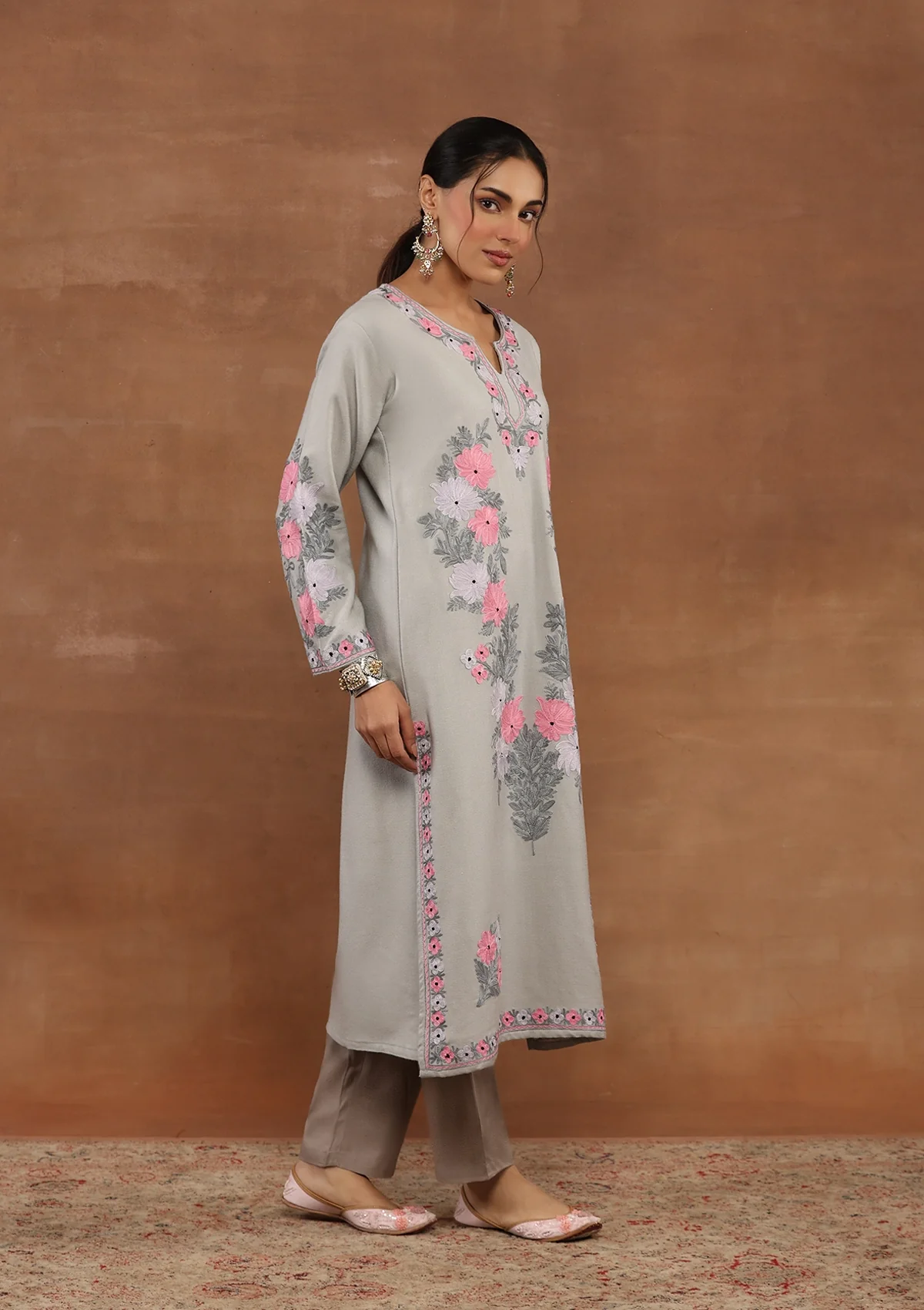HOC Kasmira Aari Woollen Straight Kurta - Healthber